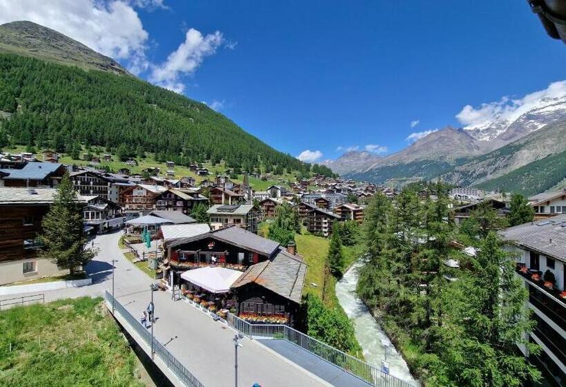 سوییت خانوادگی, Amber Ski In/out Hotel & Spa