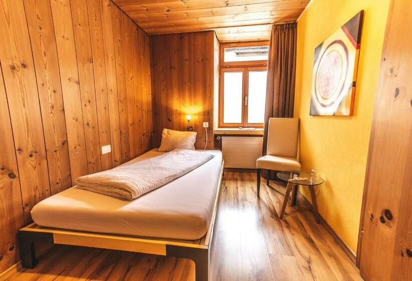 اتاق استاندارد یک نفره, Curuna Hotel Garni B&b