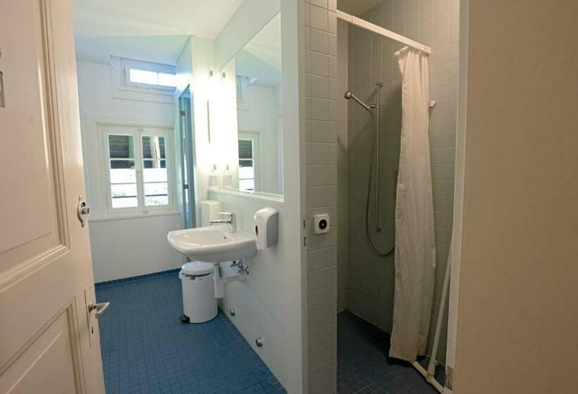 スタンダード4人部屋, Leissigen Youth Hostel