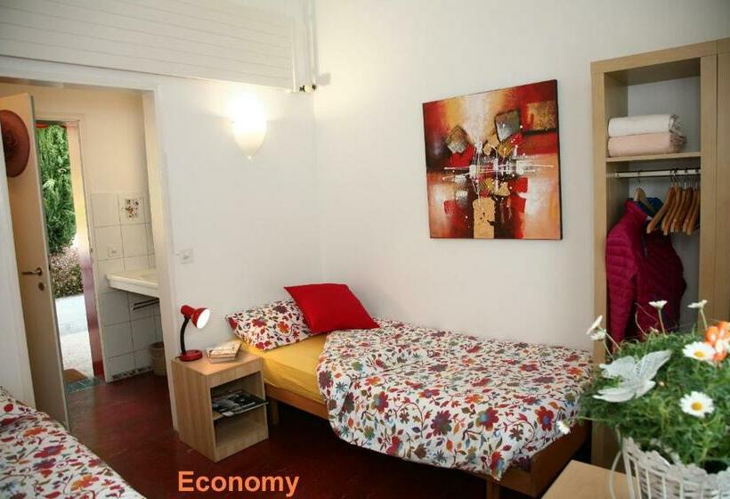 اتاق اکونومی با حمام مشترک, Lugano Savosa Youth Hostel