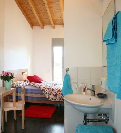 اتاق اکونومی با حمام مشترک, Lugano Savosa Youth Hostel