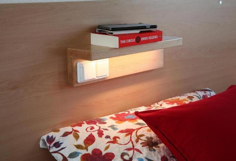اتاق استاندارد با سرویس بهداشتی مشترک, Lugano Savosa Youth Hostel