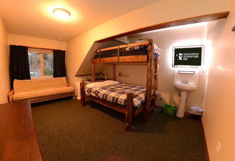 패밀리 룸 공용 욕실, Squamish Adventure Inn