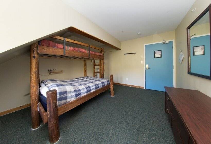 패밀리 룸 공용 욕실, Squamish Adventure Inn