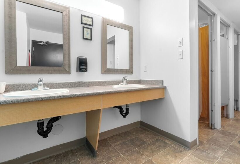 Quarto Familiar Banheiro Compartilhado, Squamish Adventure Inn