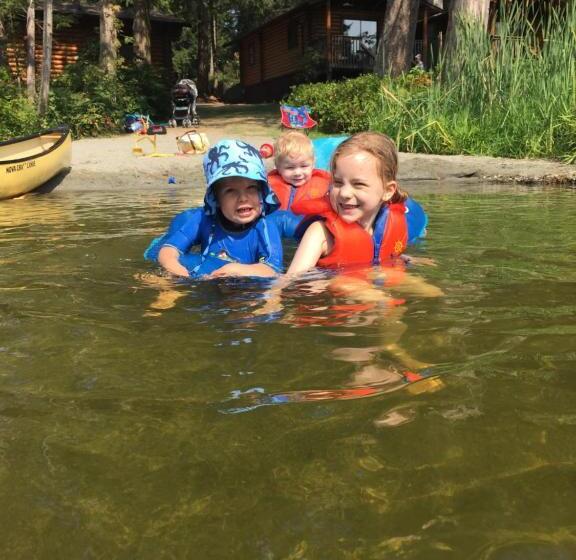 منزل غرفتين نوم, Cusheon Lake Resort