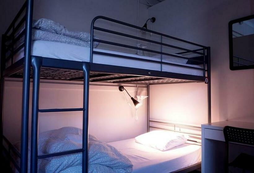 سرير فى غرفة مشتركه, Hi Vancouver Jericho Beach   Hostel