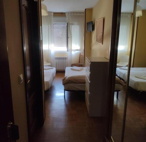 חדר סטנדרט לשלושה, Camagüey