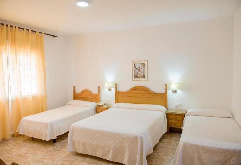 Economy Triple Room, Sierra Mar