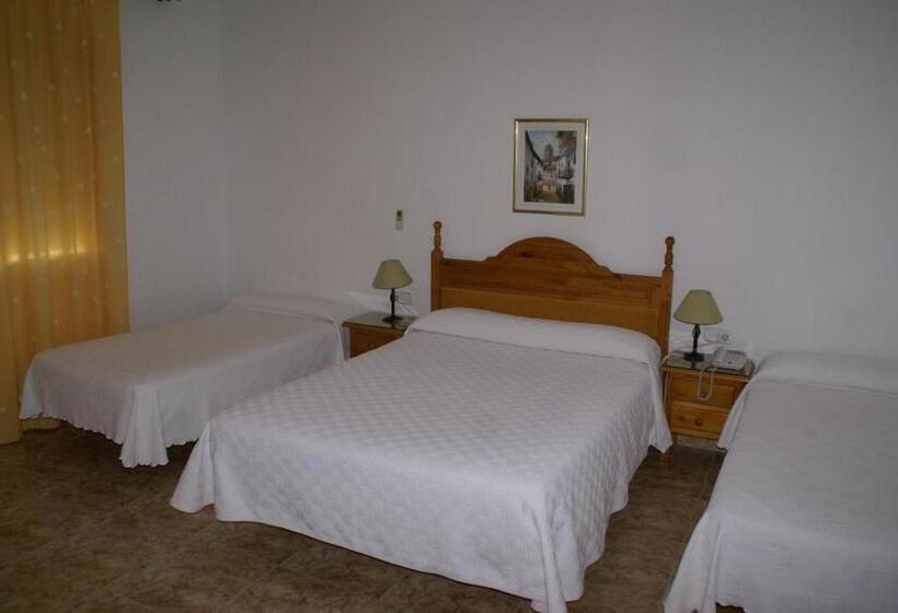 חדר אקונומי לשלושה, Sierra Mar