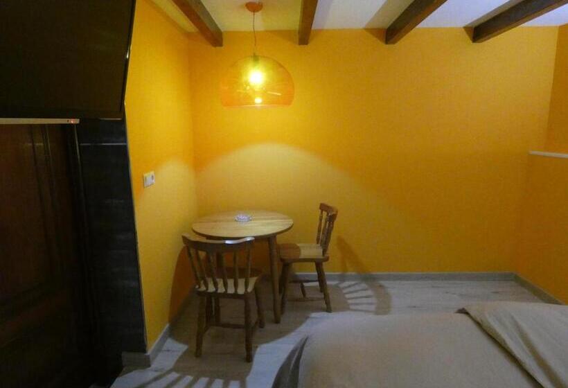 Sviitti Poreallas, Motel Caldas