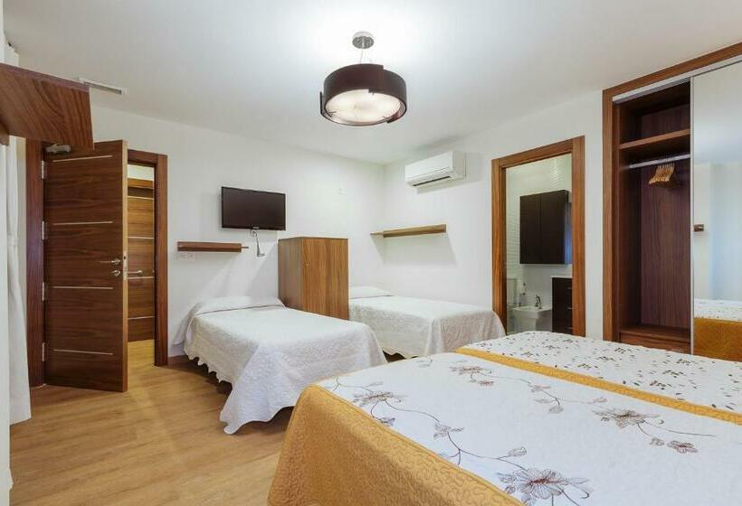 اتاق استاندارد سه نفره, Hostal Arriola