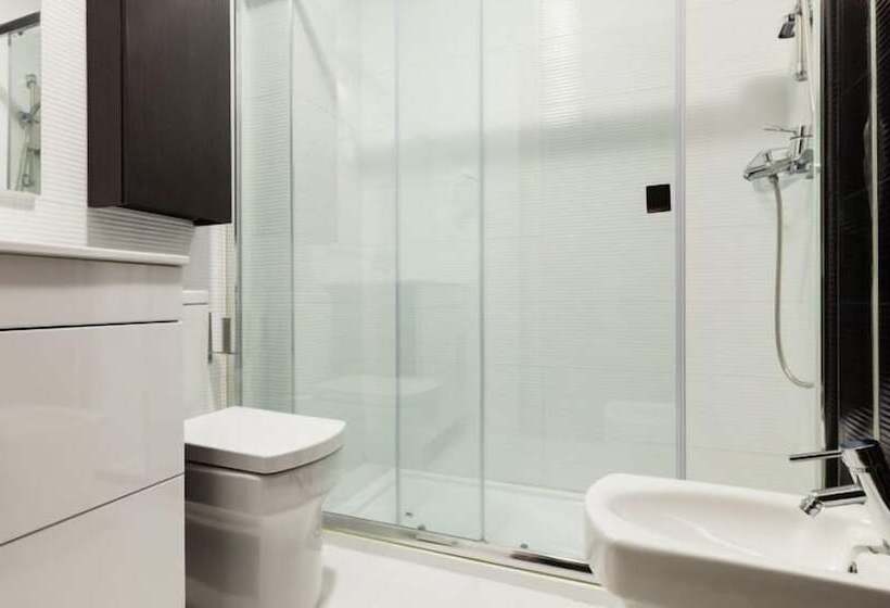 اتاق استاندارد سه نفره, Hostal Arriola