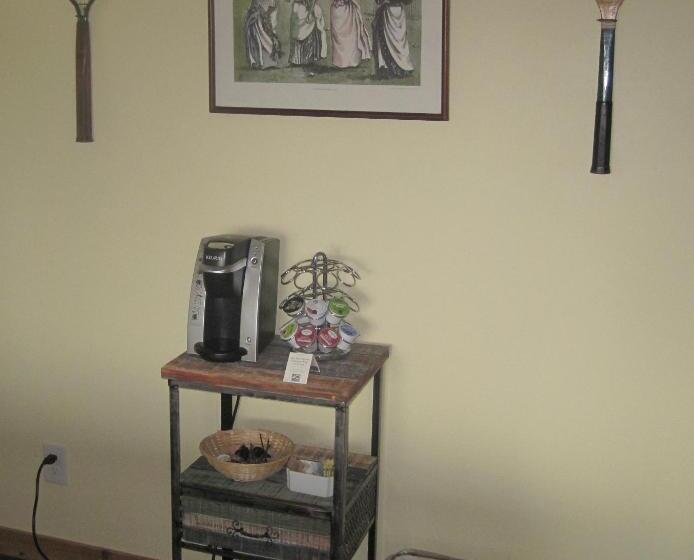 Люкс, Courtwood Inn
