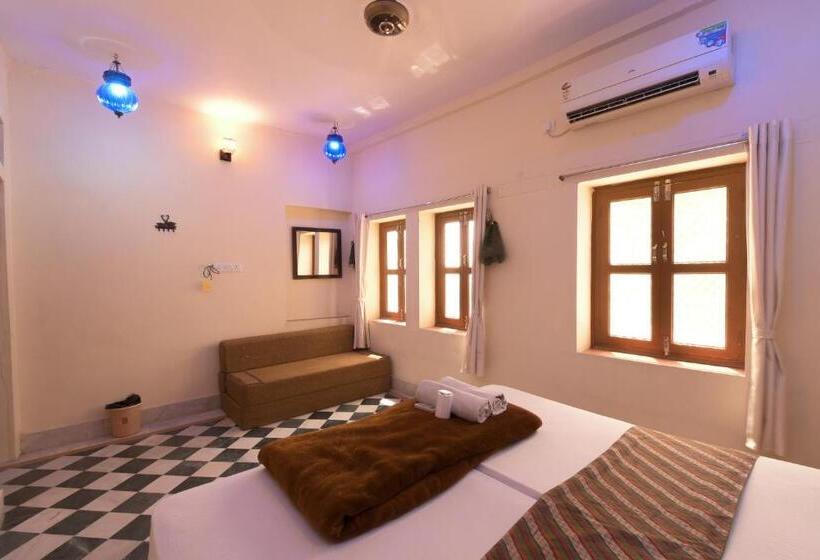 Quarto Deluxe, Renuka