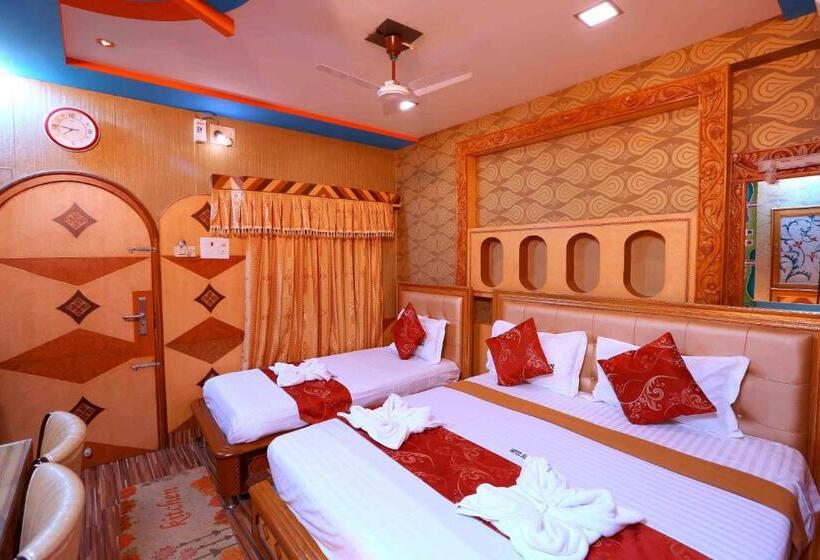 Трехместный Номер Классика, Shri Swarna S Palace   A Business Class