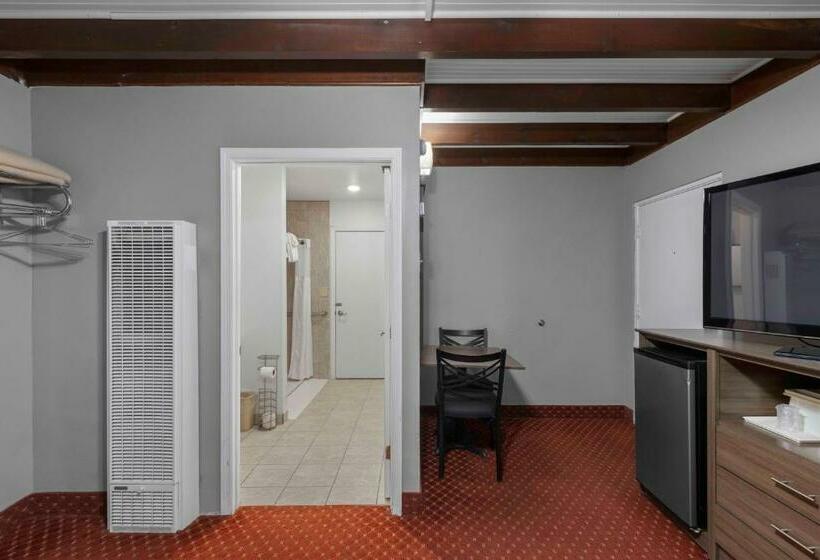 Номер Стандарт 2 Двуспальные Кровати, Budget Lodge