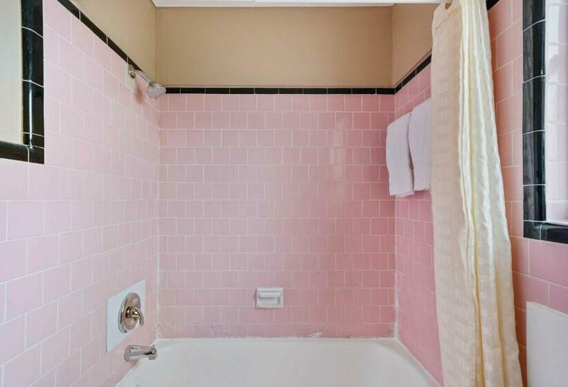 キングサイズベッドのスタンダードルーム, Esquire Inn