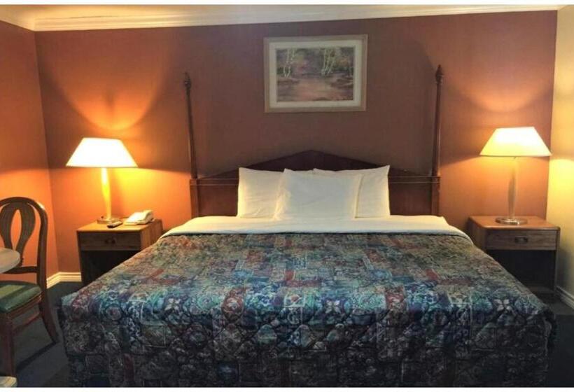 דירת חדר, Esquire Inn