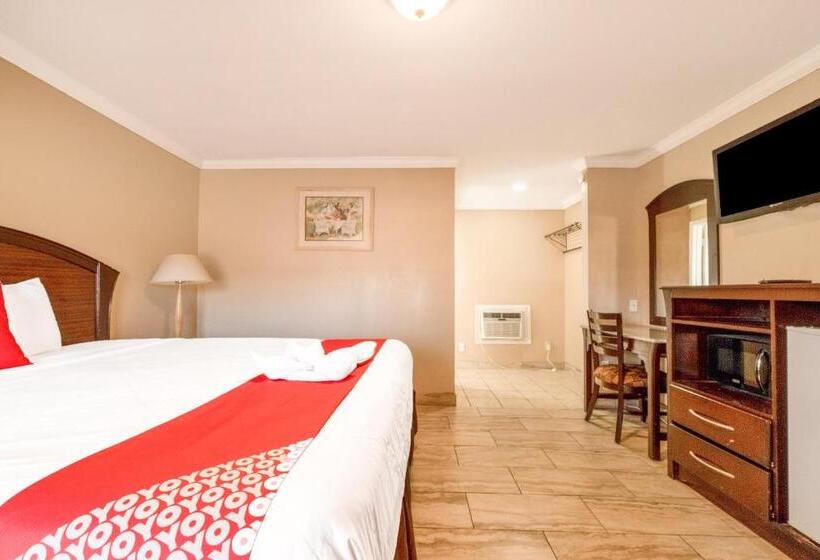 חדר דחוקס עם מיטת קינג, Esquire Inn