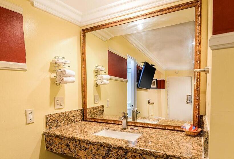 غرفة قياسية مزوَّدة بجاكوزي, Aqua Venture Inn