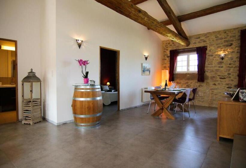 Апартаменты 2 Спальни с Балконом, Mas De La Rivoire B&b