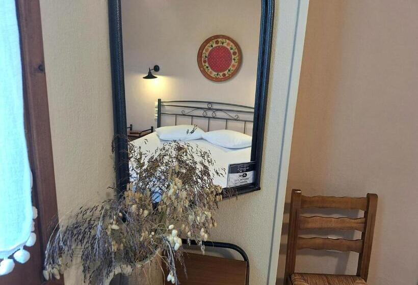 اتاق استاندارد با بالکن, Skourgias Rooms