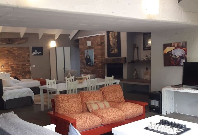 침실 1개 아파트, Hornbill House