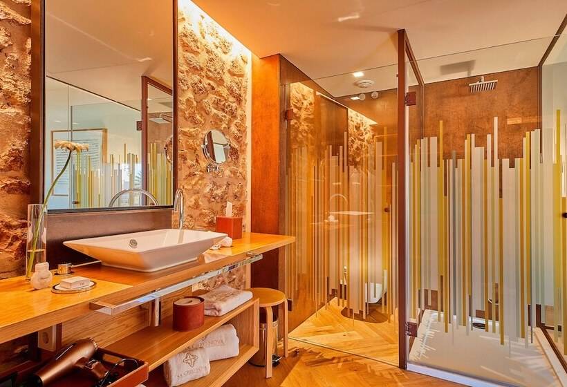 جناح جونيور سوبريور, Sa Creu Nova Petit Palais Art & Spa