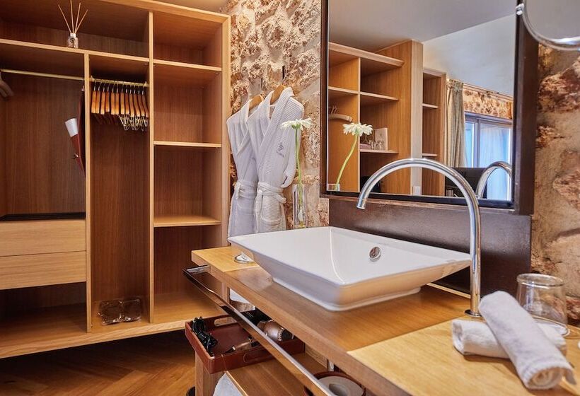 جناح جونيور سوبريور, Sa Creu Nova Petit Palais Art & Spa