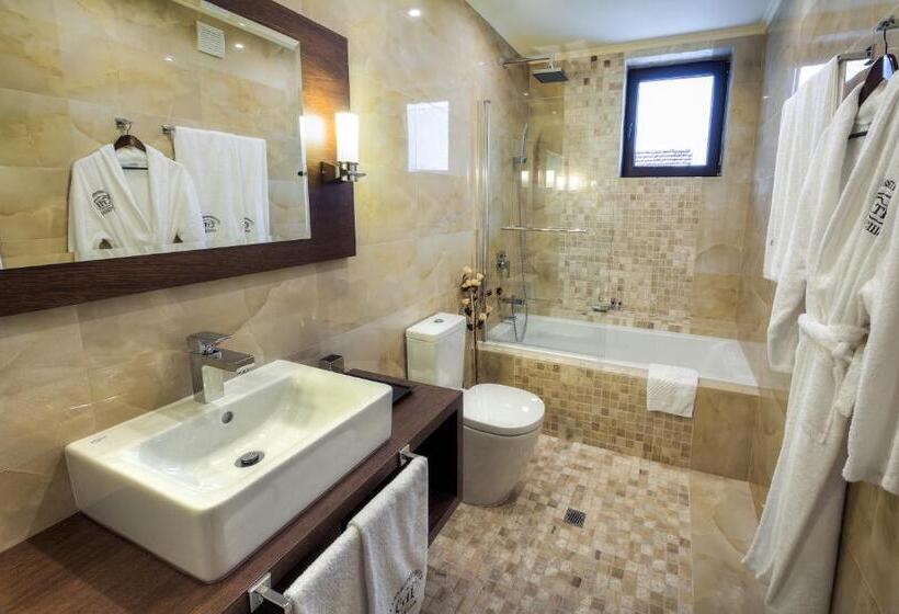 디럭스 스위트, Family Hotel Strannopriemnitza