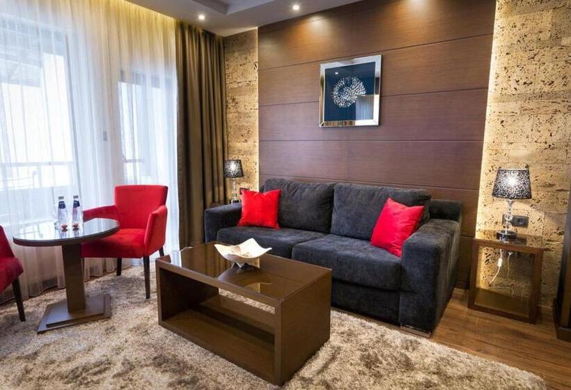 Люкс Deluxe Кровать Кинг, Family Hotel Strannopriemnitza