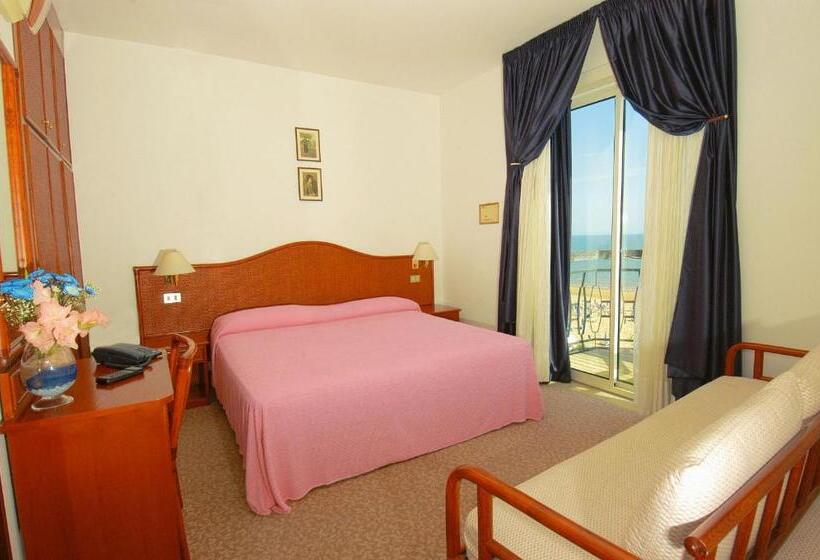 Quarto Triplo Standart Vista Mar Lateral, Beny