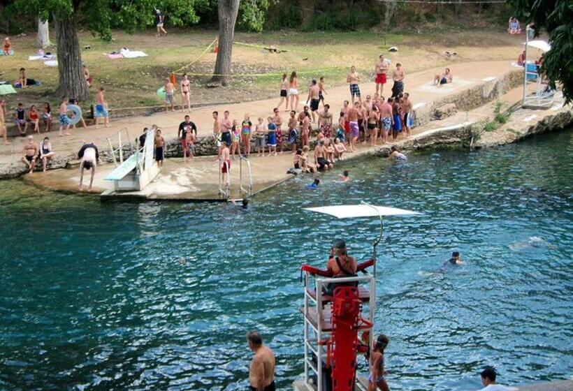 Family Suite, The Rivery Retreat, Choose From Luxury Guesthouse Cabin Or Suite In Lake Austin Hill Country