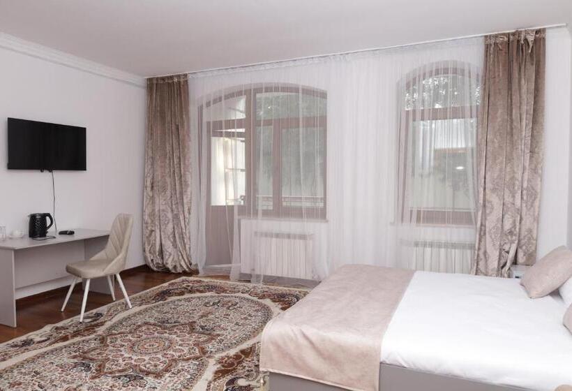 اتاق استاندارد با سرویس بهداشتی مشترک, Five Villas