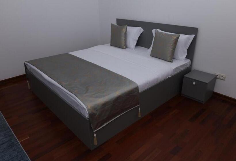 اتاق استاندارد با سرویس بهداشتی مشترک, Five Villas