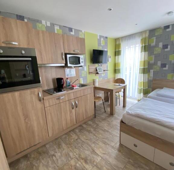 Номер Стандарт, Monteurwohnung Am Kirchberg