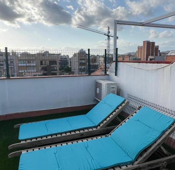 اتاق لوکس با بالکن, Private Double Room In A Shared Penthouse With Patios