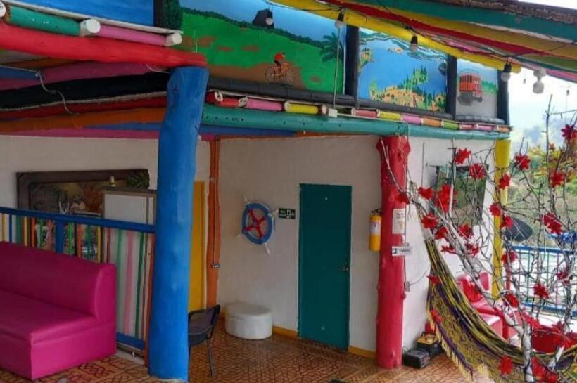 Standart Tek Kişilik Oda, Colors Fantasy Guatape Backpackers And Travellers