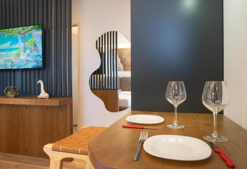 اتاق استاندارد با بالکن, Azure Sea View Apartment S