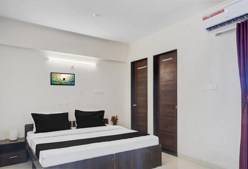 اتاق کلاسیک سه تخته, Fabexpress Balaji Comfort Home