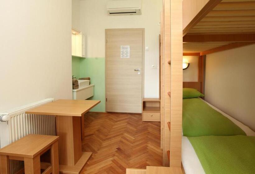 اتاق استاندارد چهار تخته, Hostel Soline