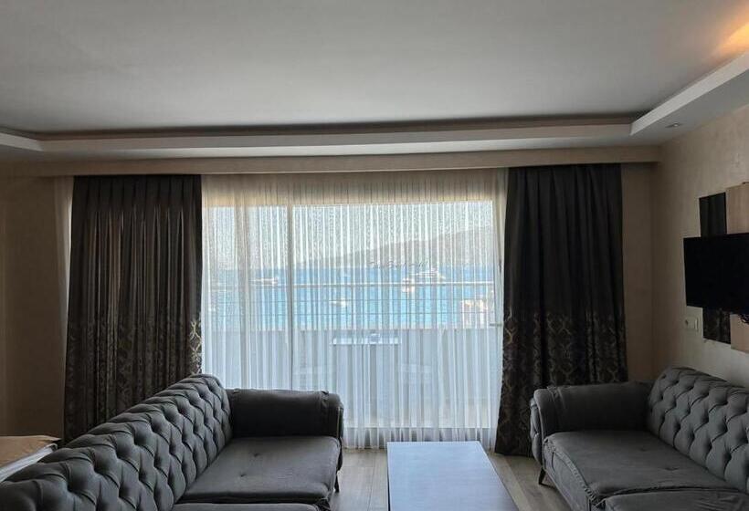 Deluxe Suite Sea View, Point Beach