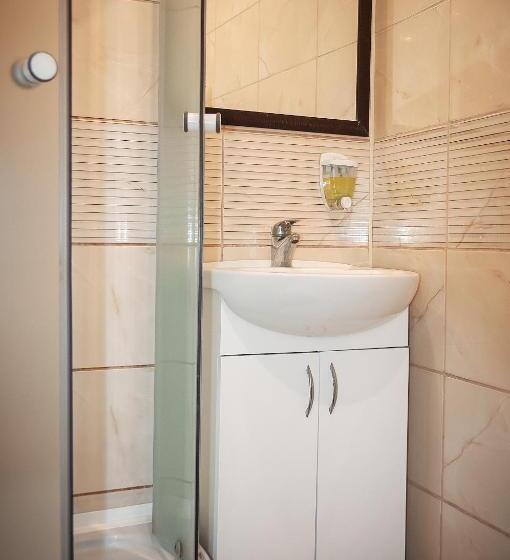 اتاق استاندارد سه نفره, Avto Spa