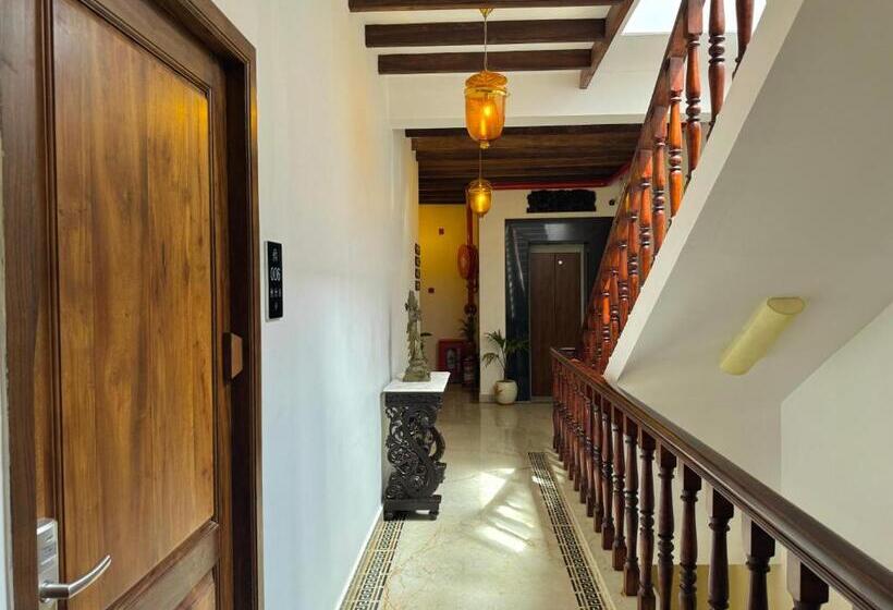 חדר דלוקס עם מרפסת נוף לים, La Plage Seaview Suites