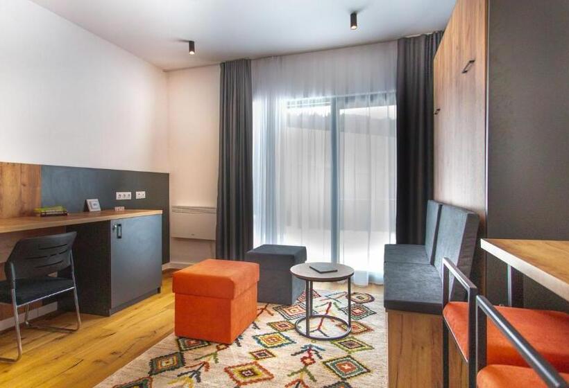 استودیوی استاندارد, Aparthotel Phoenix