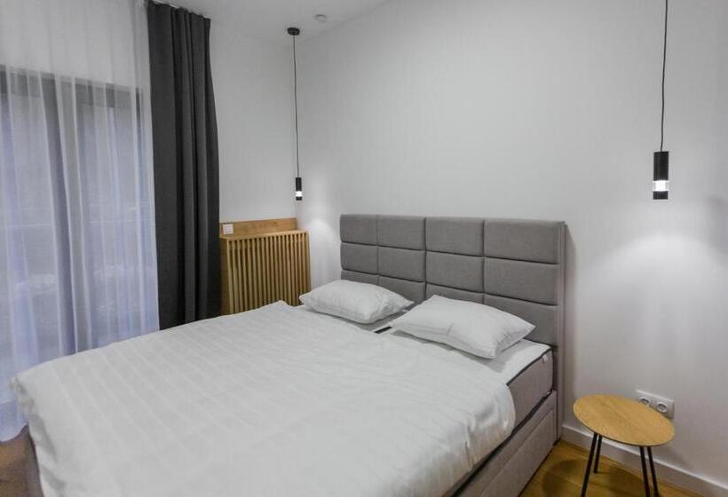 سوییت جونیور, Aparthotel Phoenix