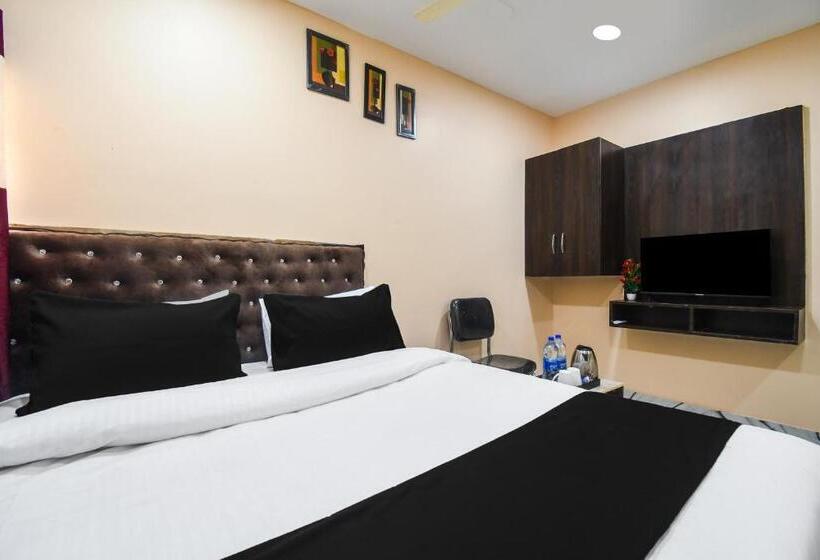 اتاق کلاسیک سه تخته, Oyo Hotel Silver Star