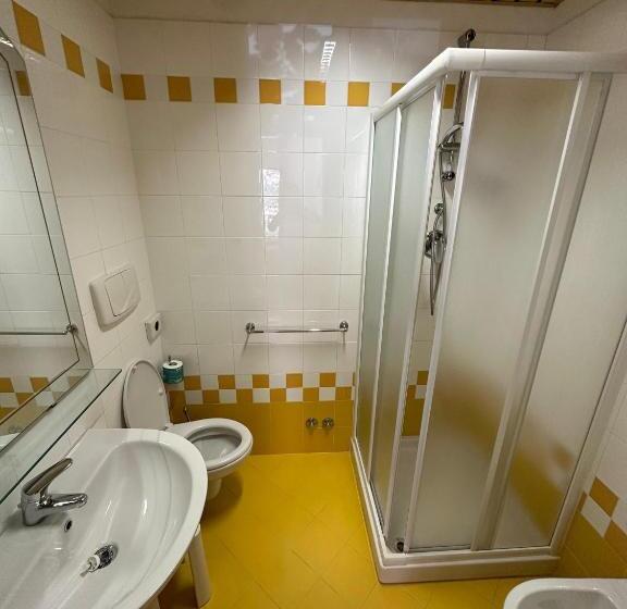 اتاق استاندارد چهار تخته, Athena Palace