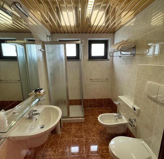 اتاق استاندارد چهار تخته, Athena Palace